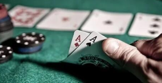 HHPOKER：探索德扑圈的奥秘